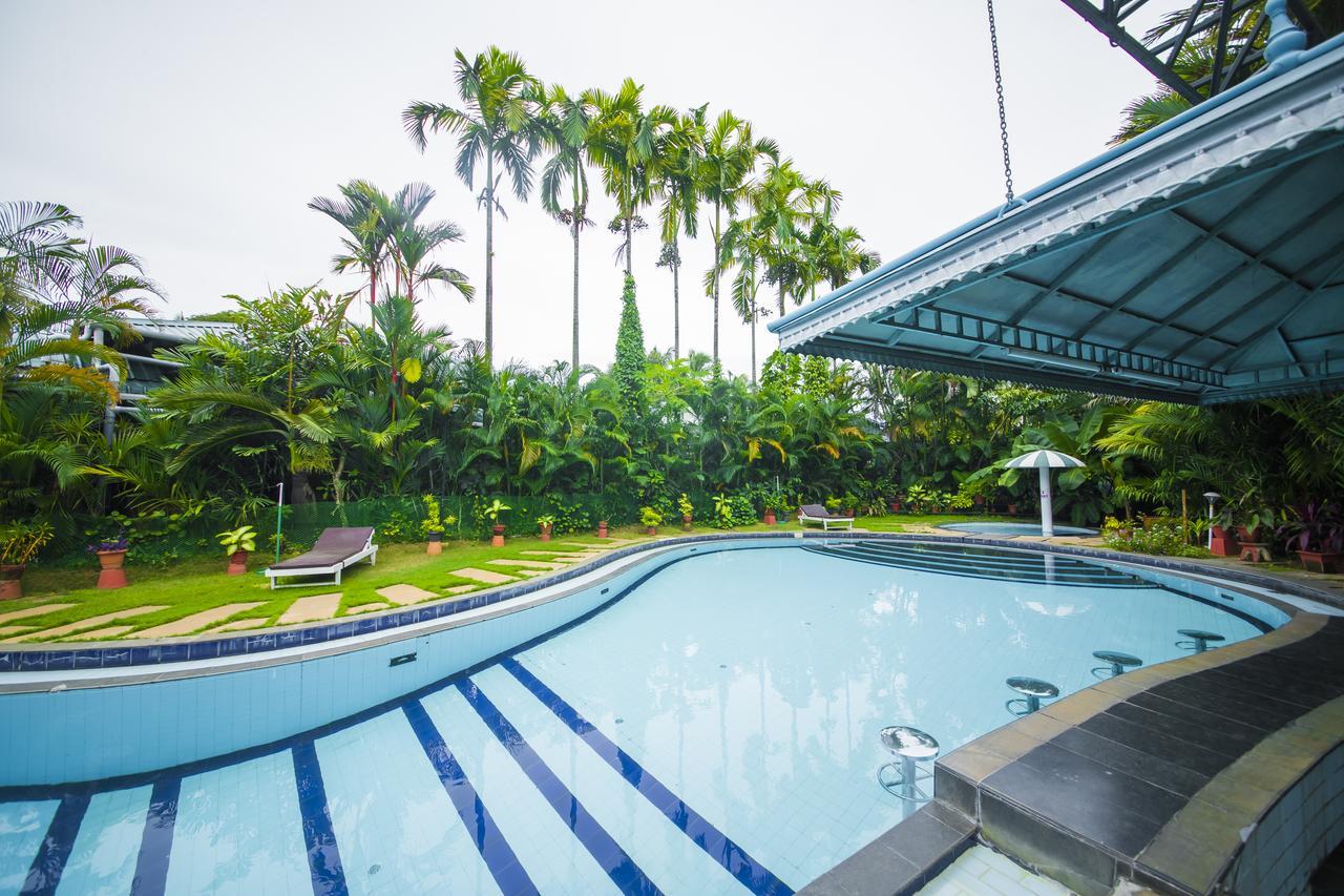 The Renai Cochin Hotel Kochi Exterior photo