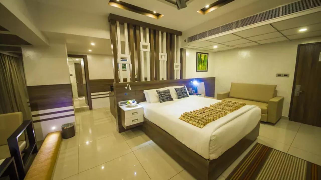 The Renai Cochin Hotel Kochi Exterior photo
