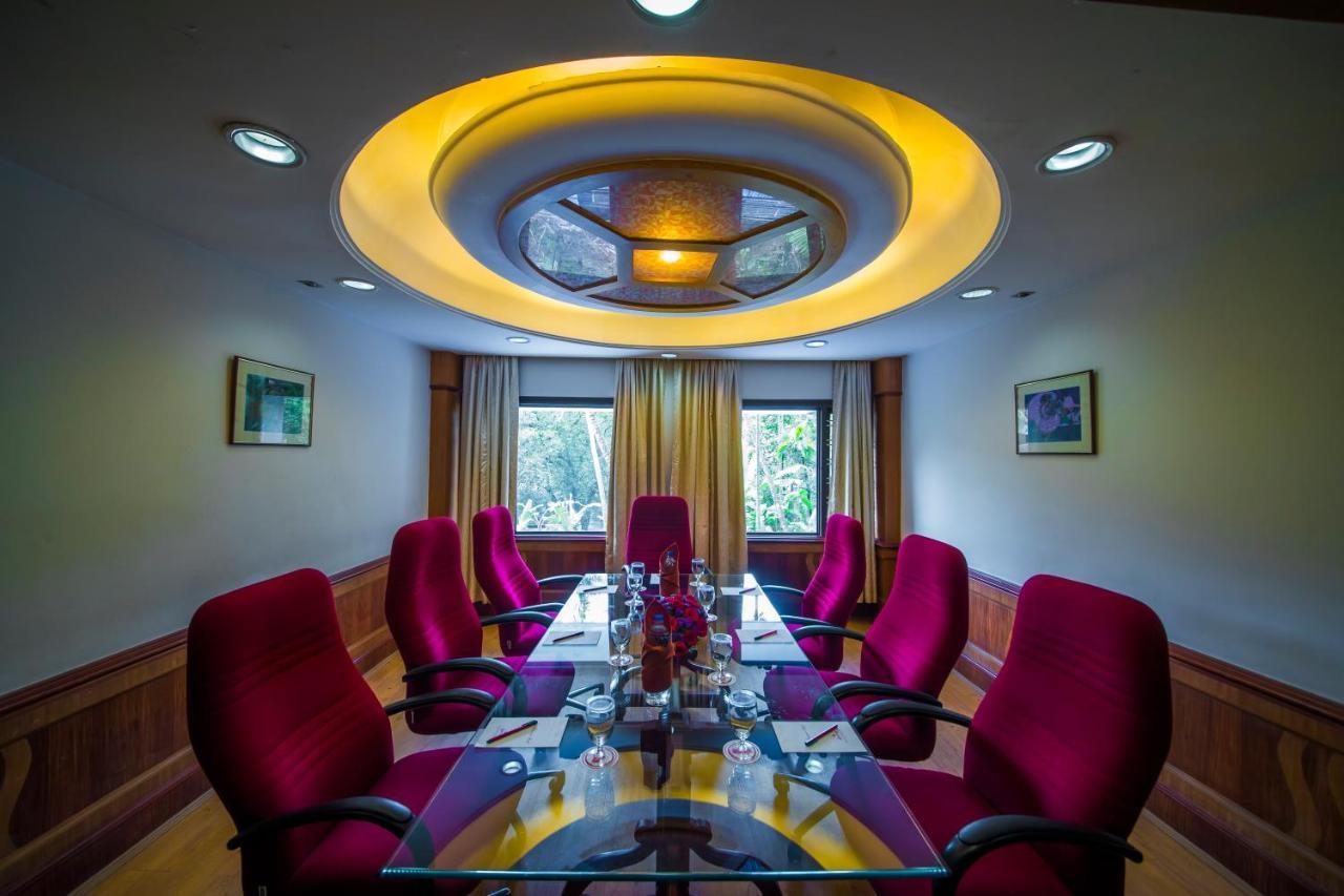 The Renai Cochin Hotel Kochi Exterior photo