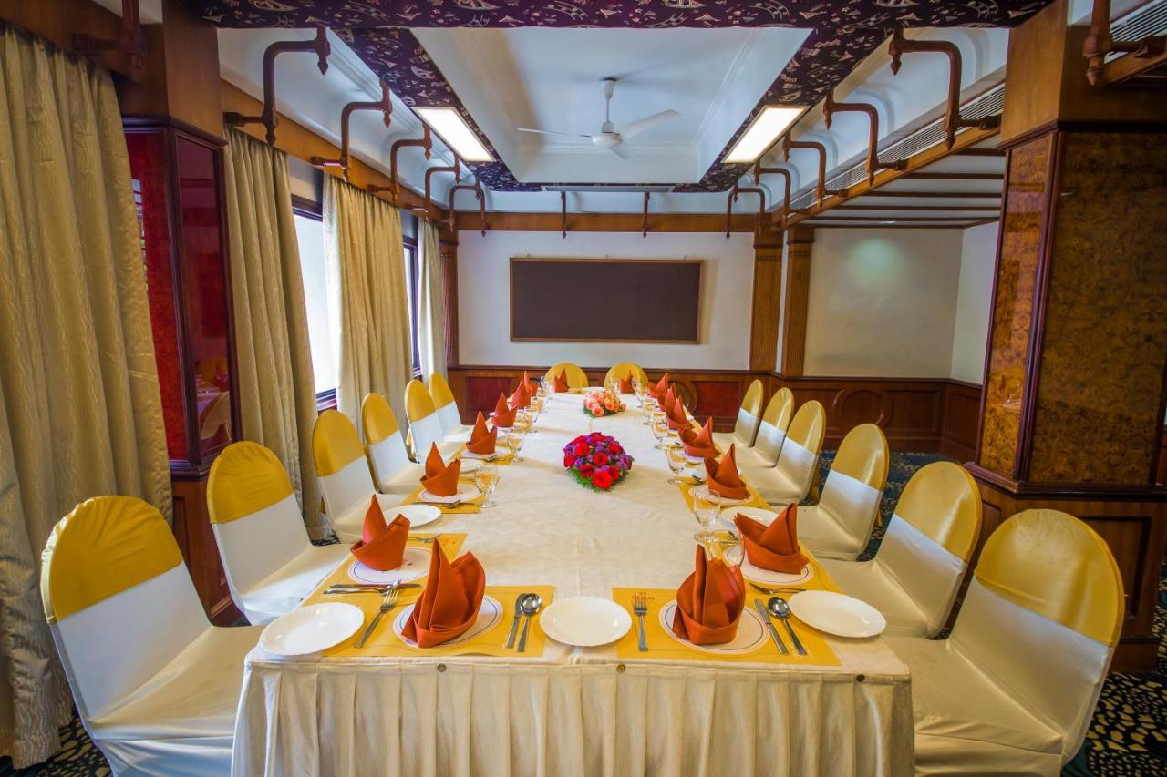 The Renai Cochin Hotel Kochi Exterior photo
