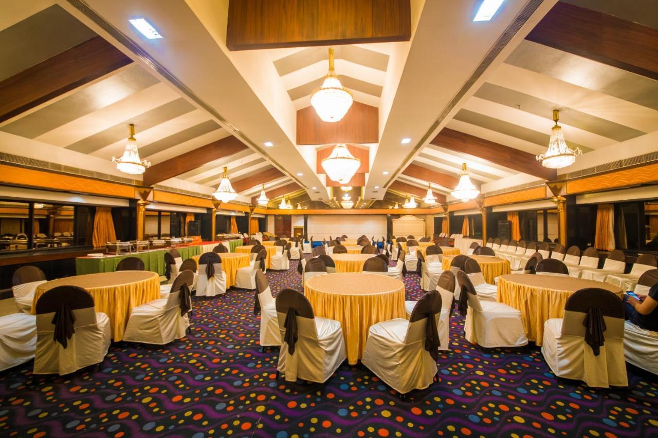 The Renai Cochin Hotel Kochi Exterior photo