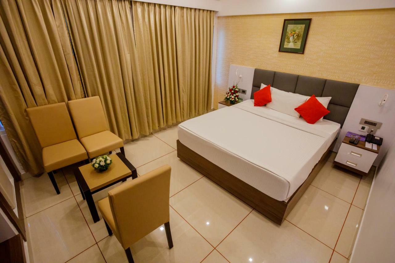 The Renai Cochin Hotel Kochi Exterior photo