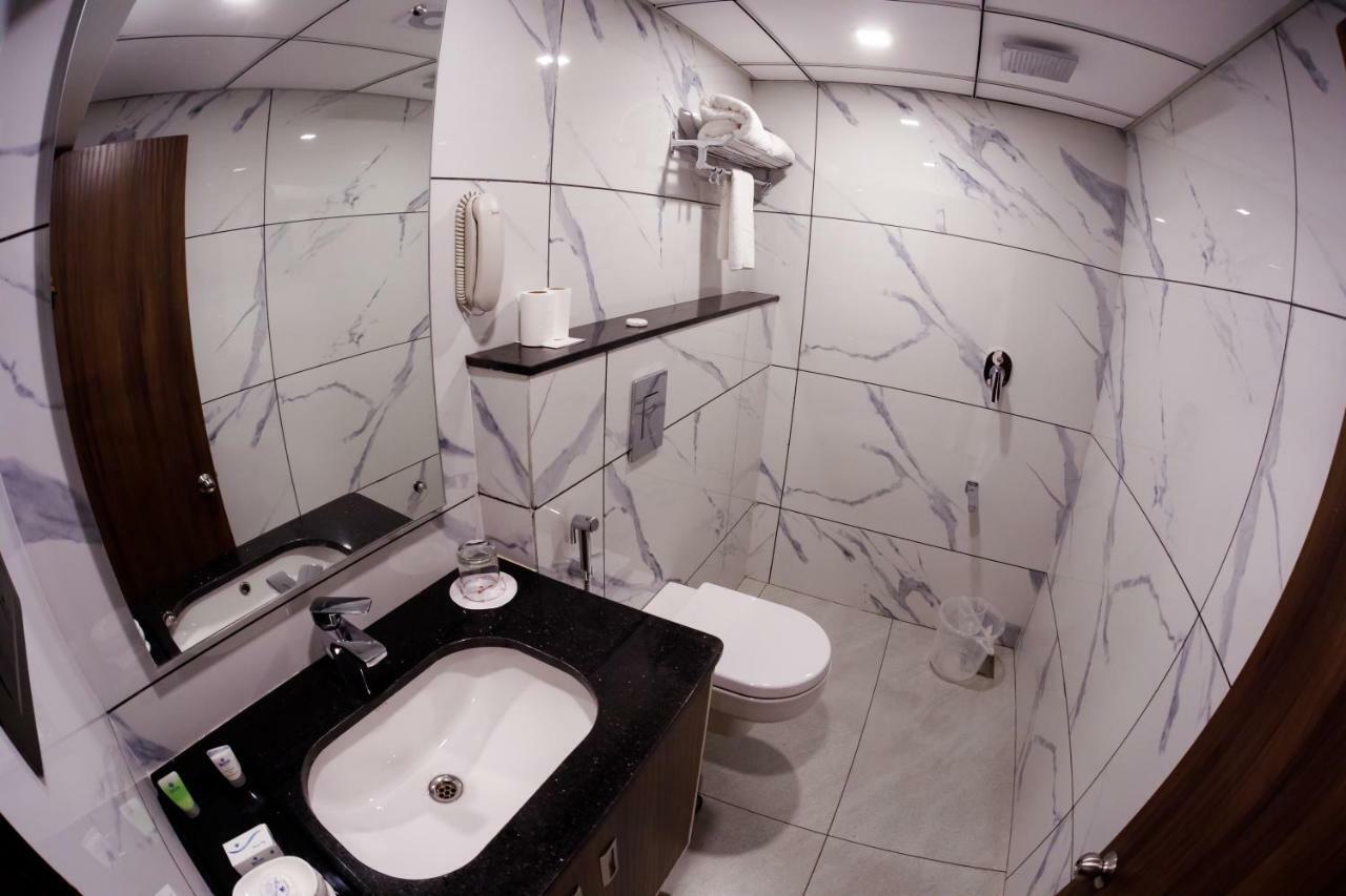 The Renai Cochin Hotel Kochi Exterior photo