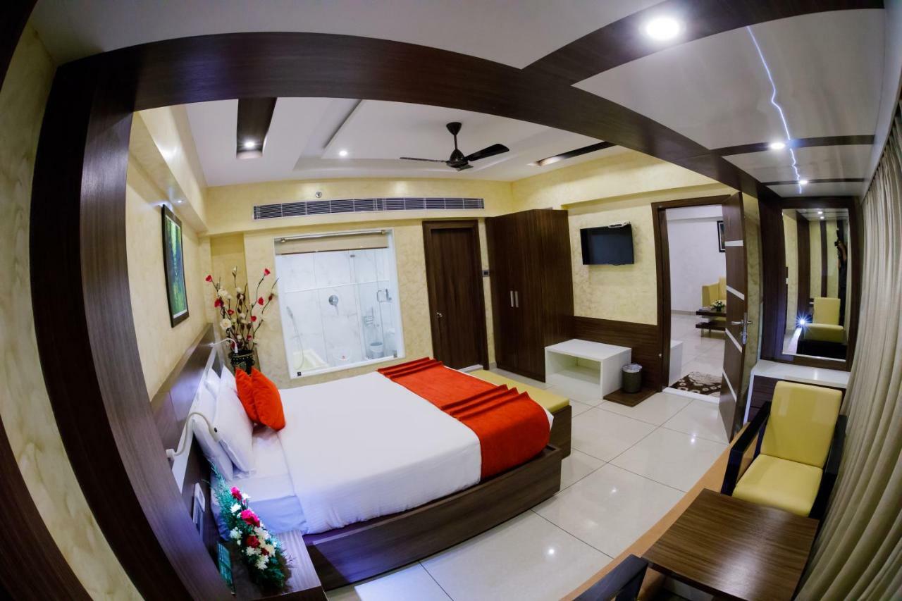The Renai Cochin Hotel Kochi Exterior photo